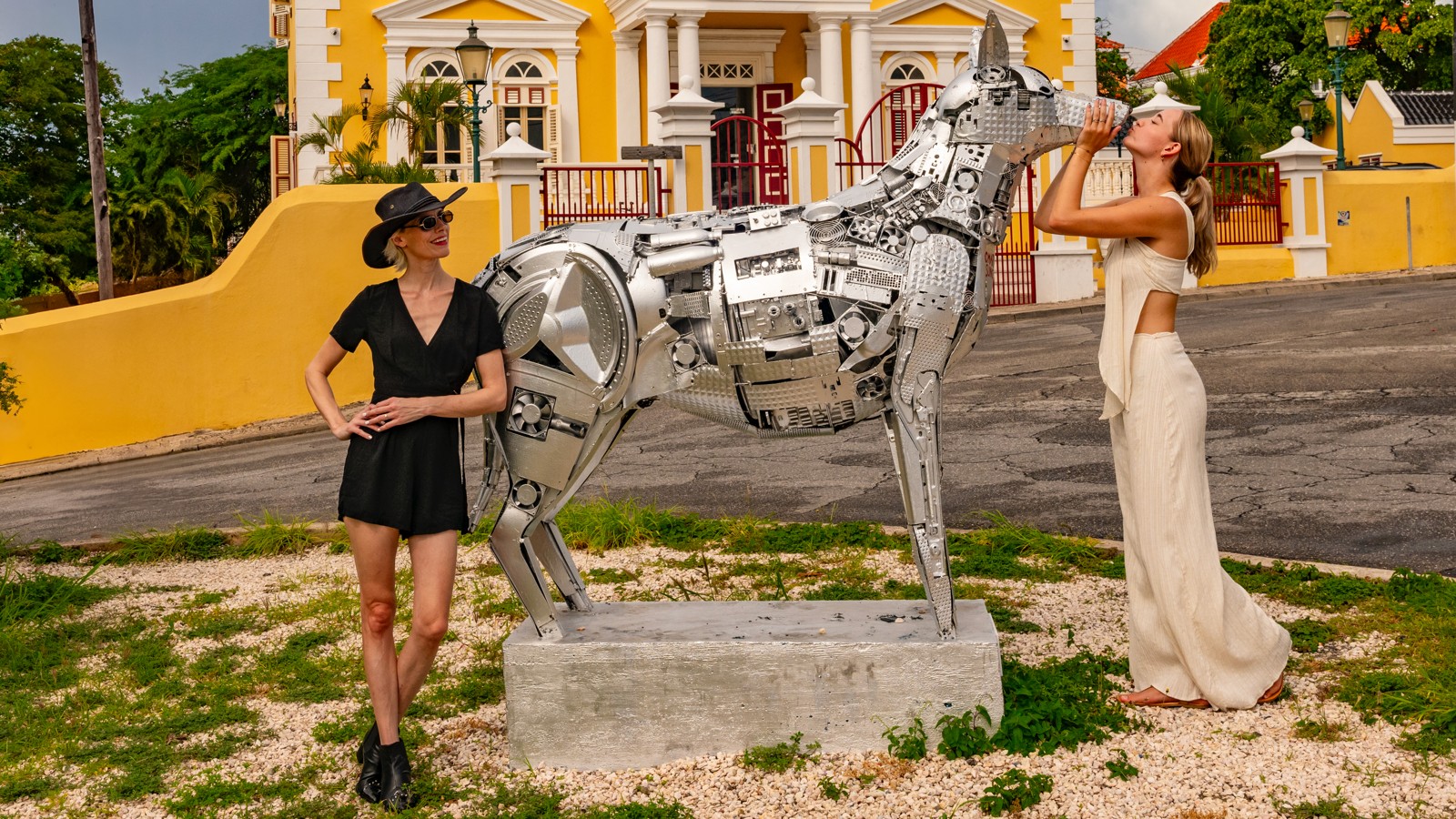 35. Curaçao Street Art - Image 1