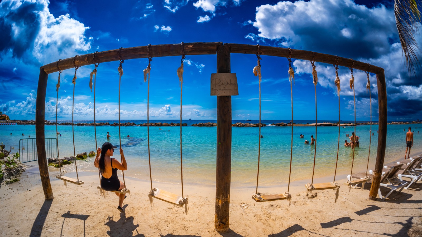 Rileks Swing - Photo Ops - Image 1