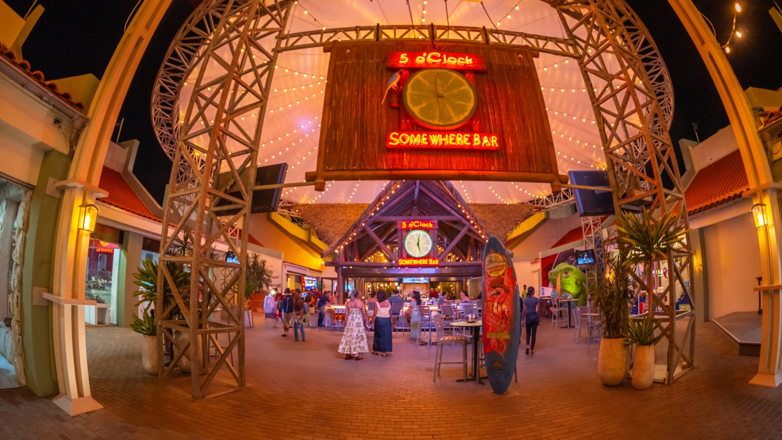 5 O’Clock Somewhere Bar & Grill Aruba - Image 1