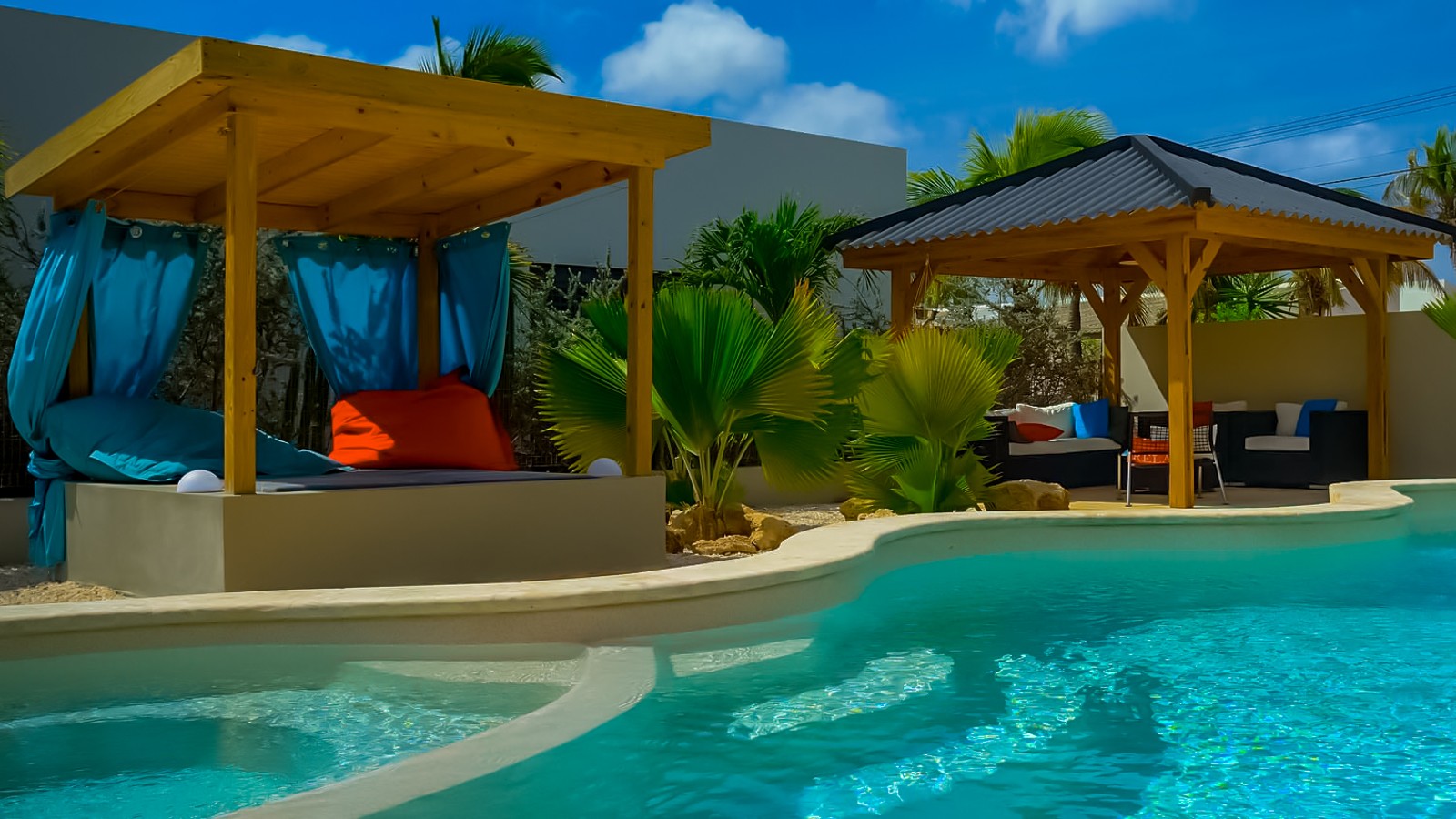 All Seasons Apartments - Image 1