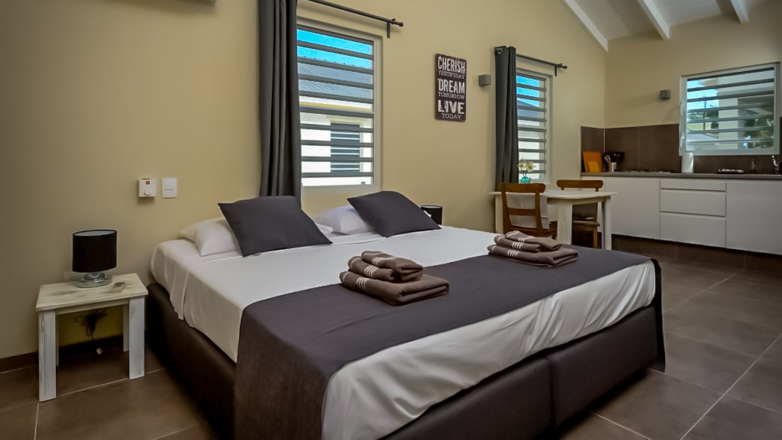 All Seasons Apartments - Image 3