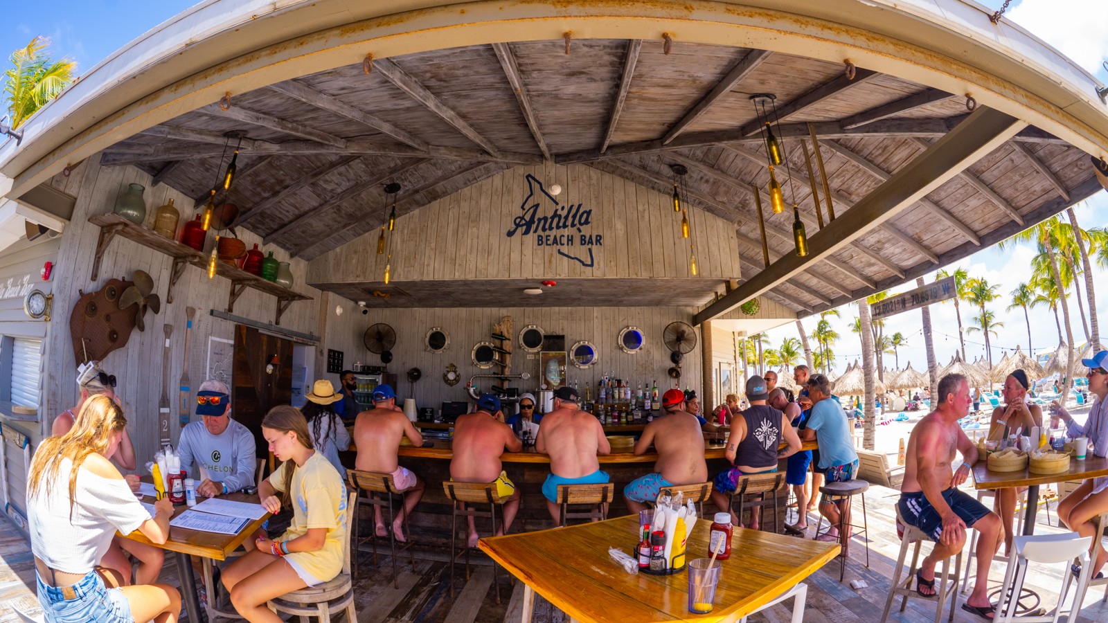 Antilla Beach Bar - Image 3