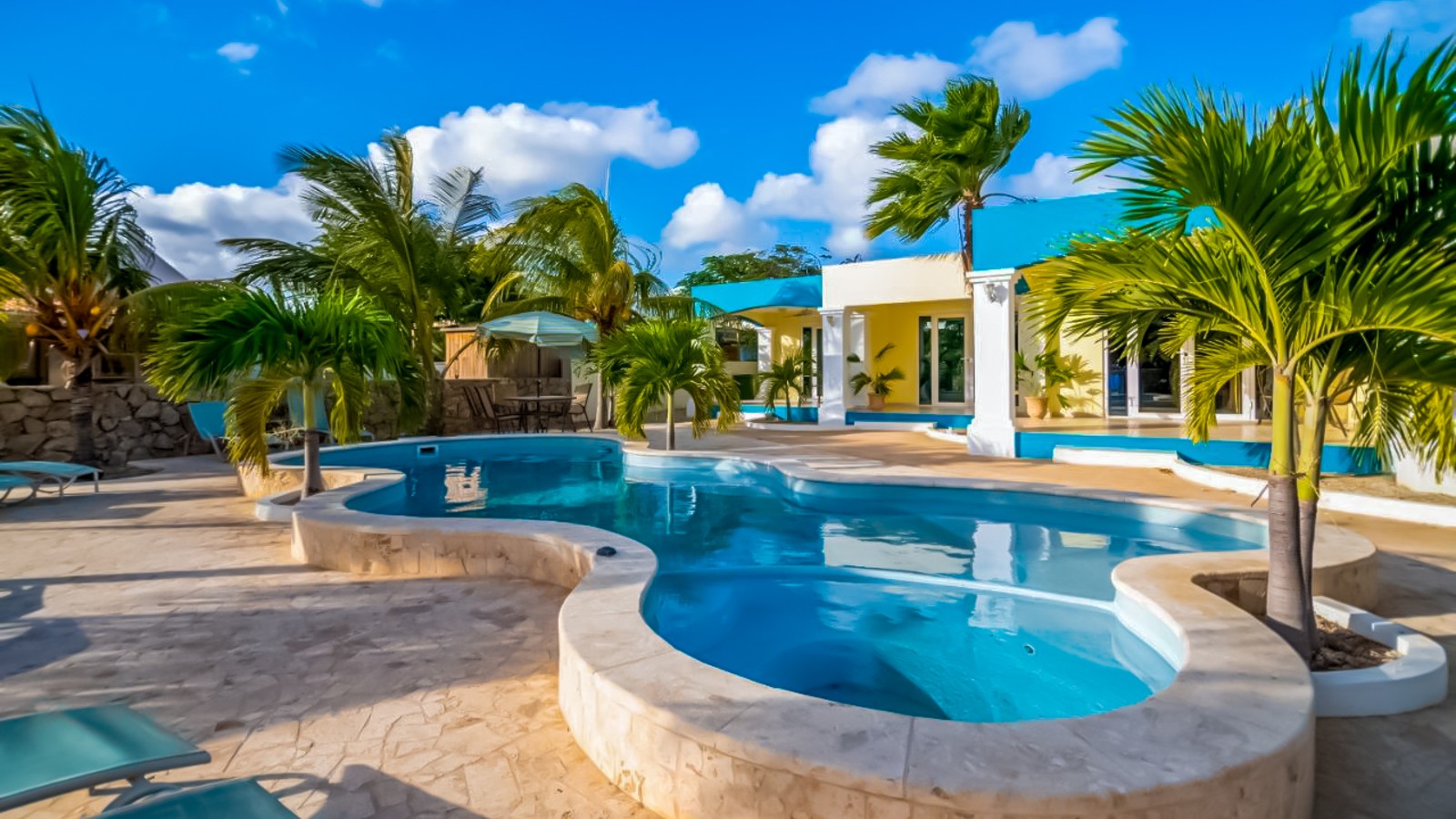 Aqua Viva Suites - Image 2