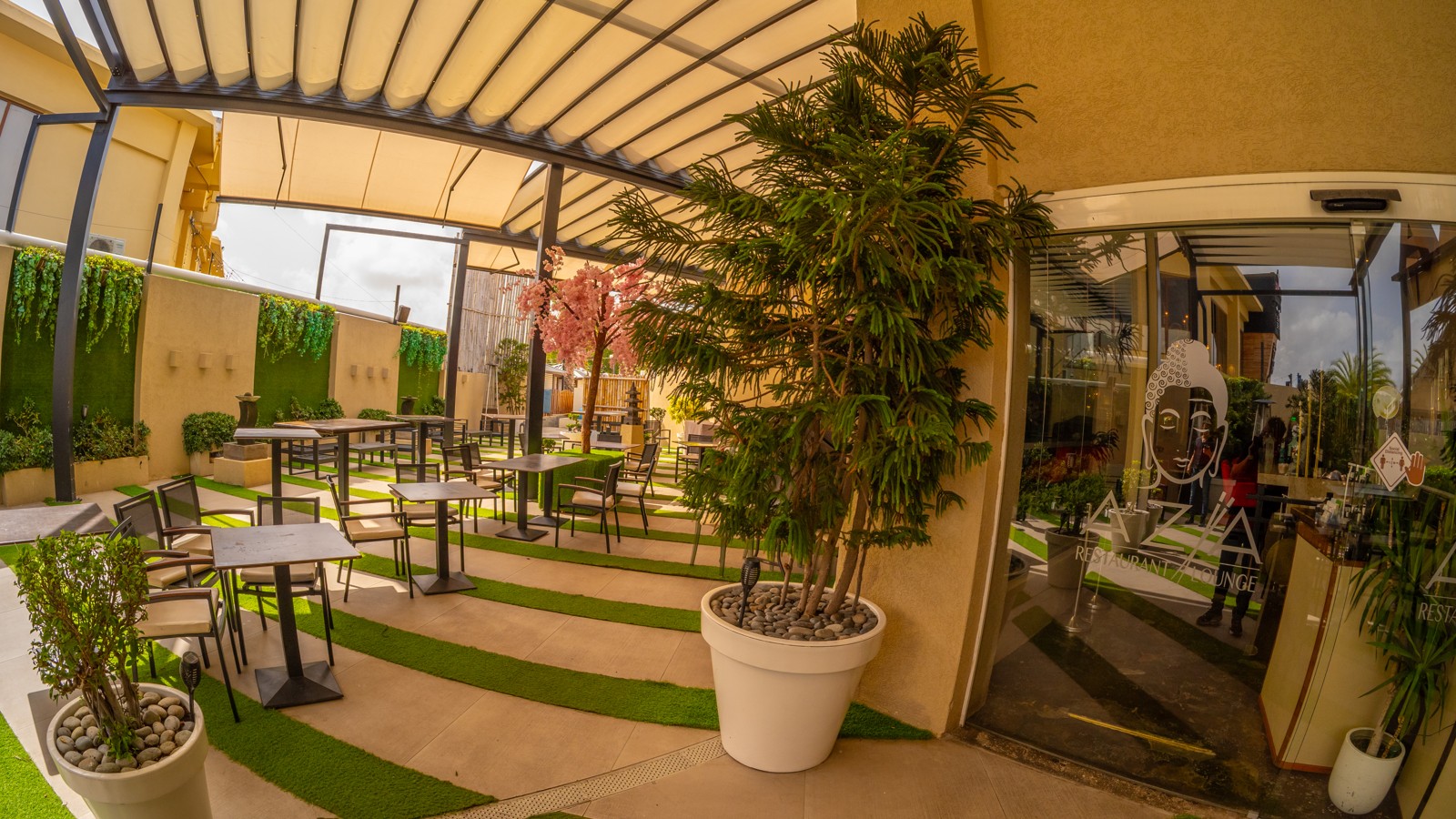 Azia Restaurant & Lounge - Image 4