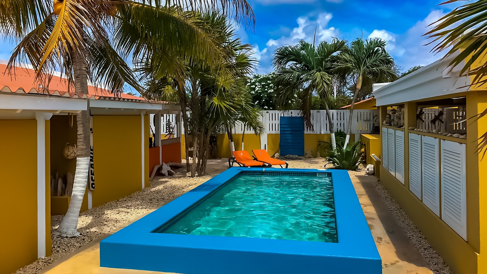 Barefoot Apartments - Image 1