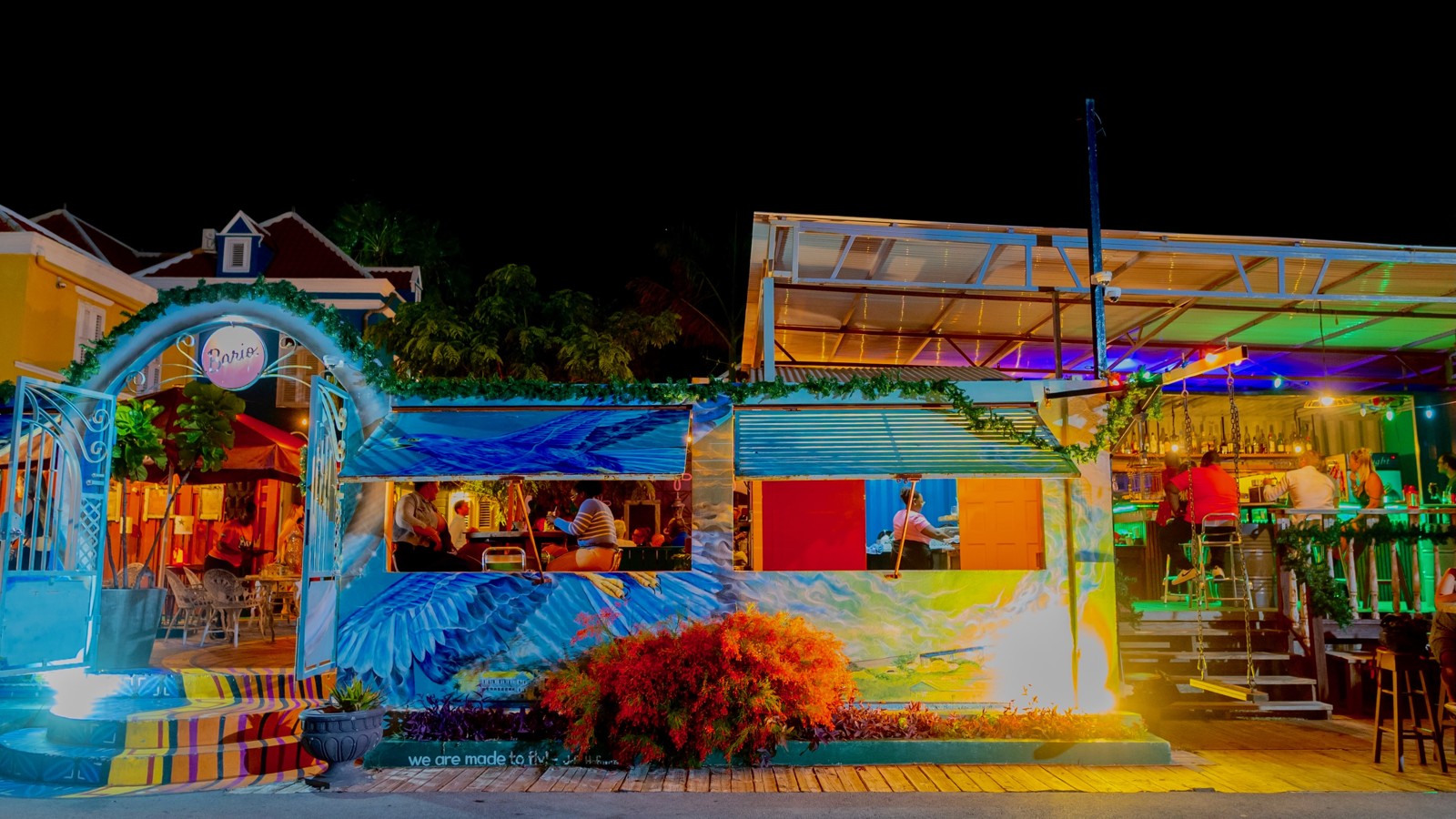 Drinks at Bario - Image 1