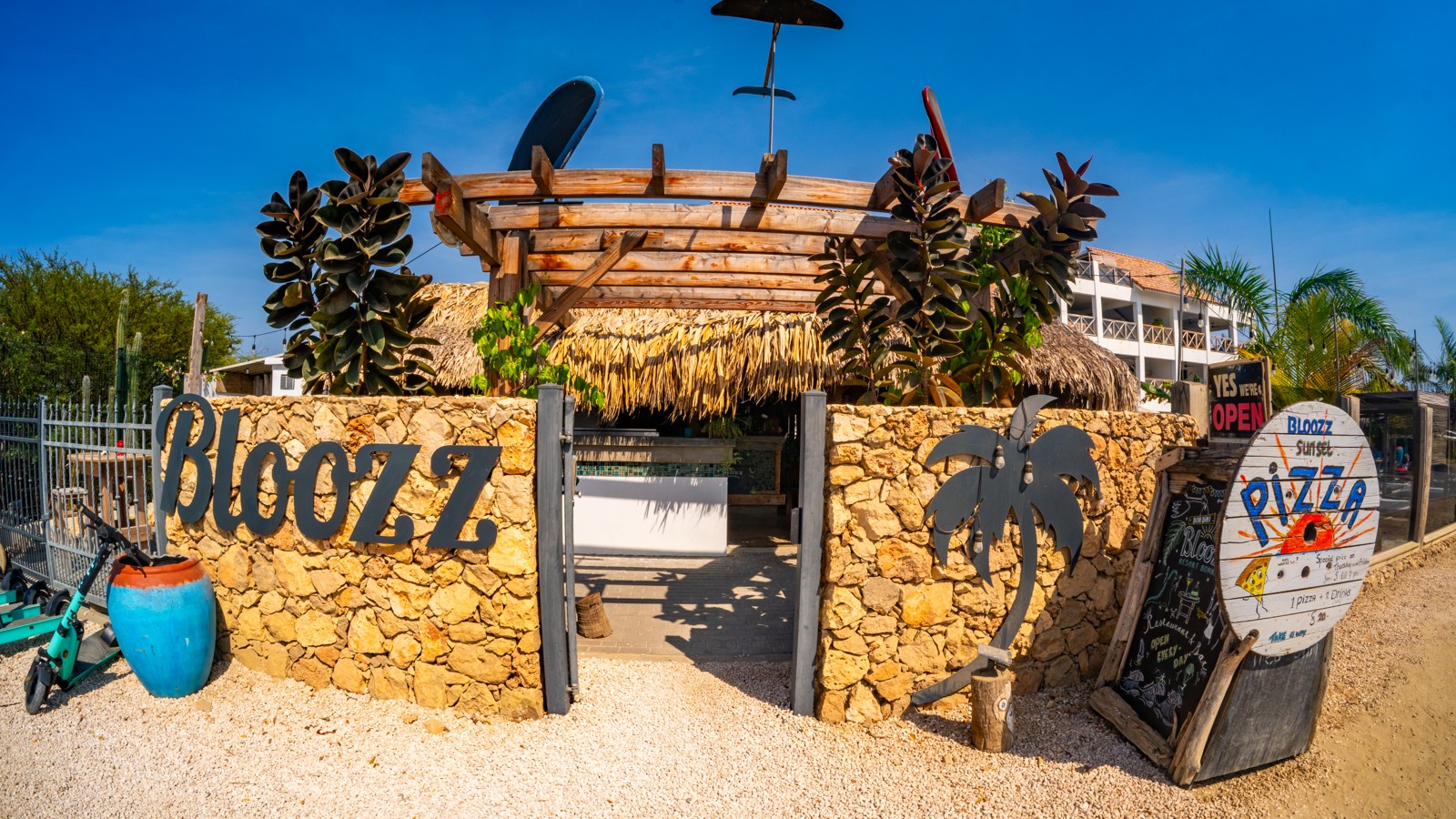 Bloozz Restaurant - Image 3