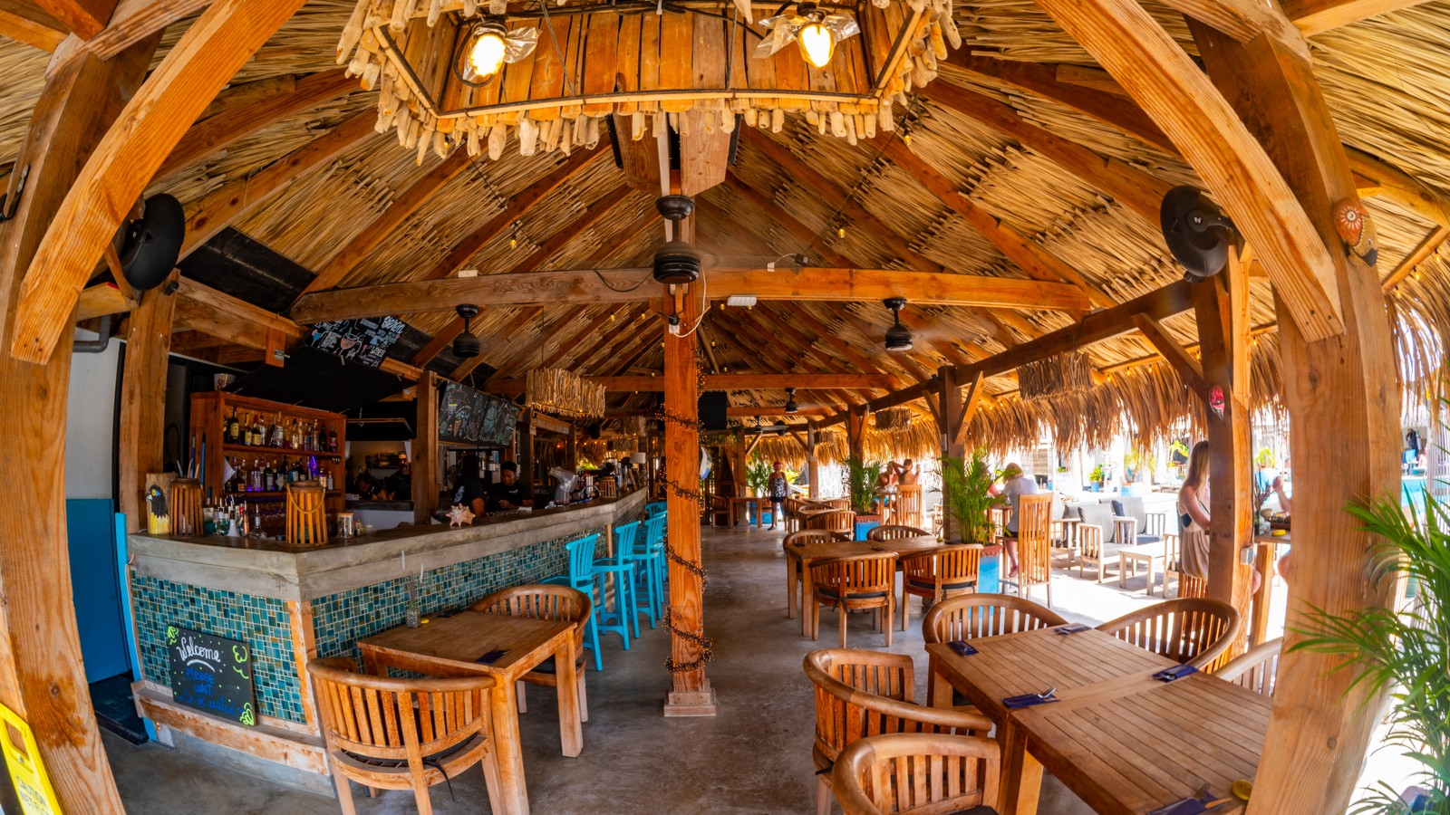 Bloozz Restaurant - Image 2