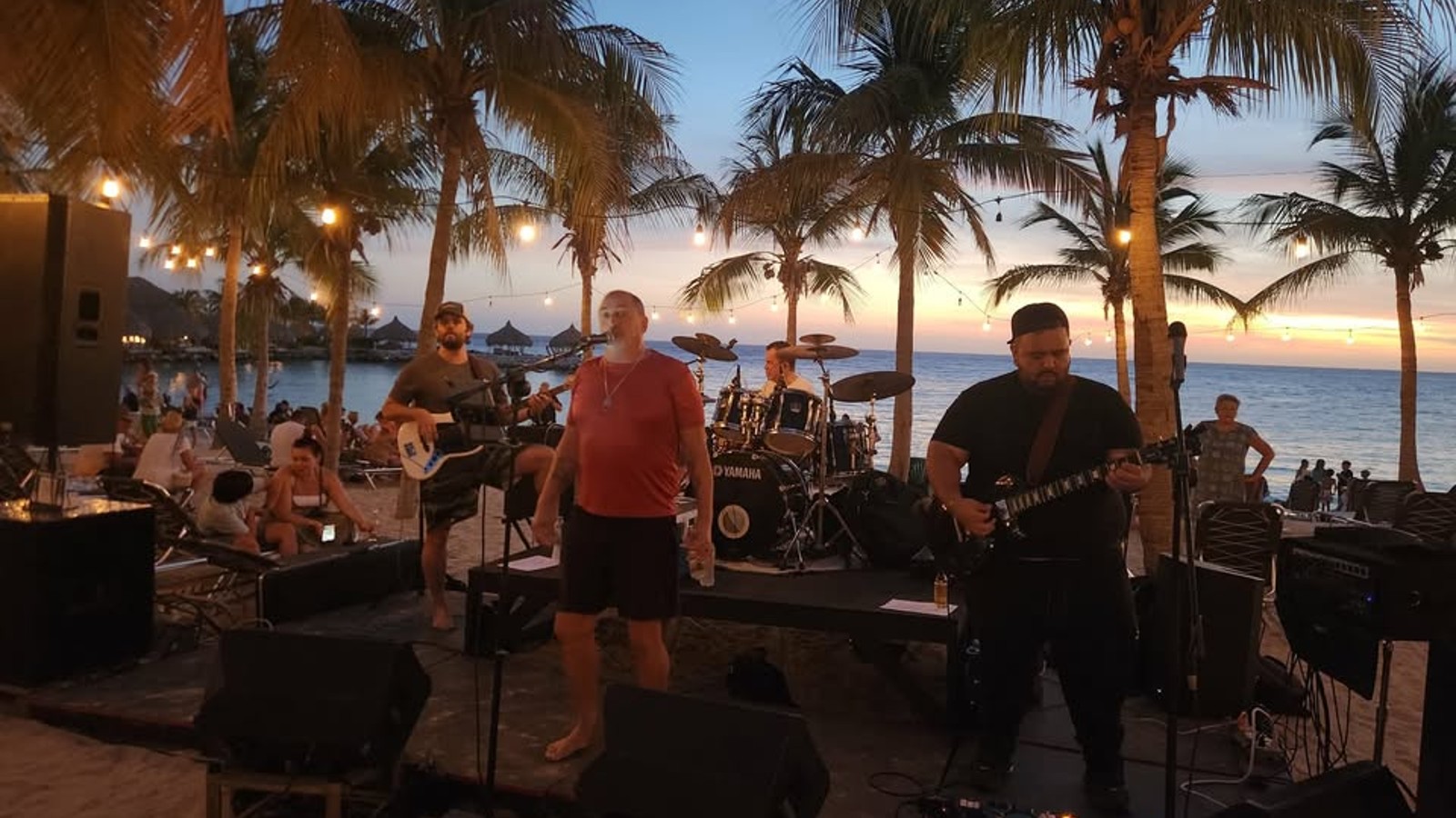 Vincent Vega Trio – Blue Bay Beach Bar - Image 1