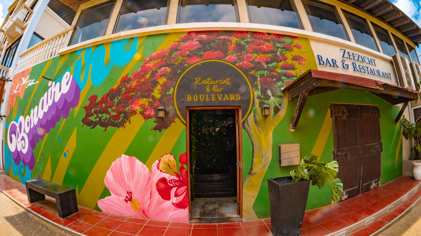 Boulevard Bar & Restaurant - Image 1