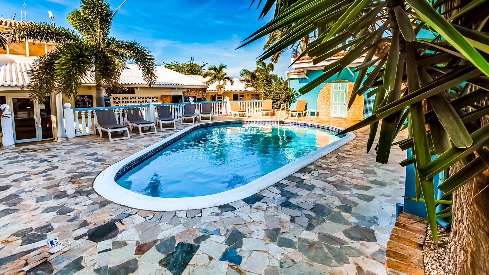 Bruce Bowker's Carib Inn - Image 5