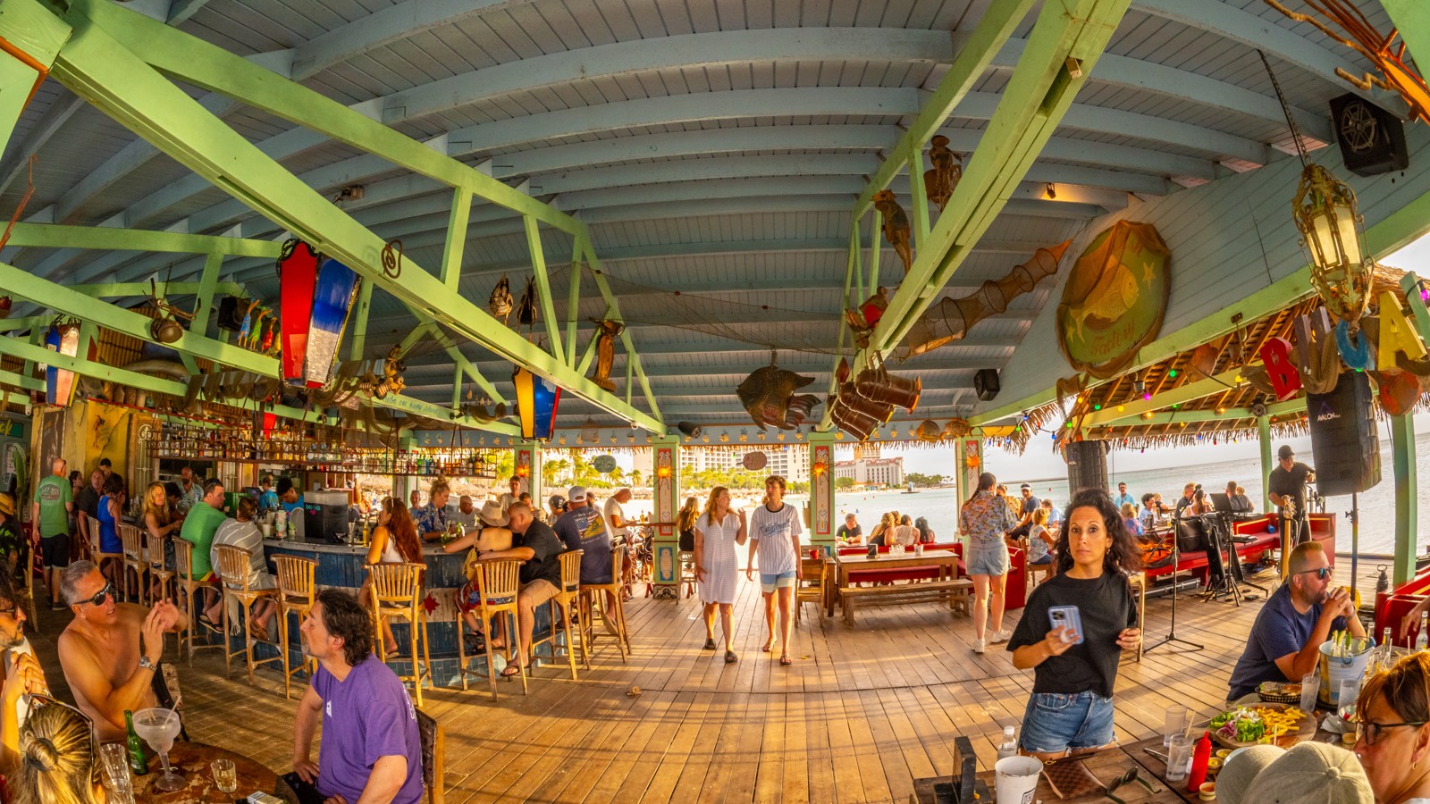 Bugaloe Beach Bar & Grill - Image 2