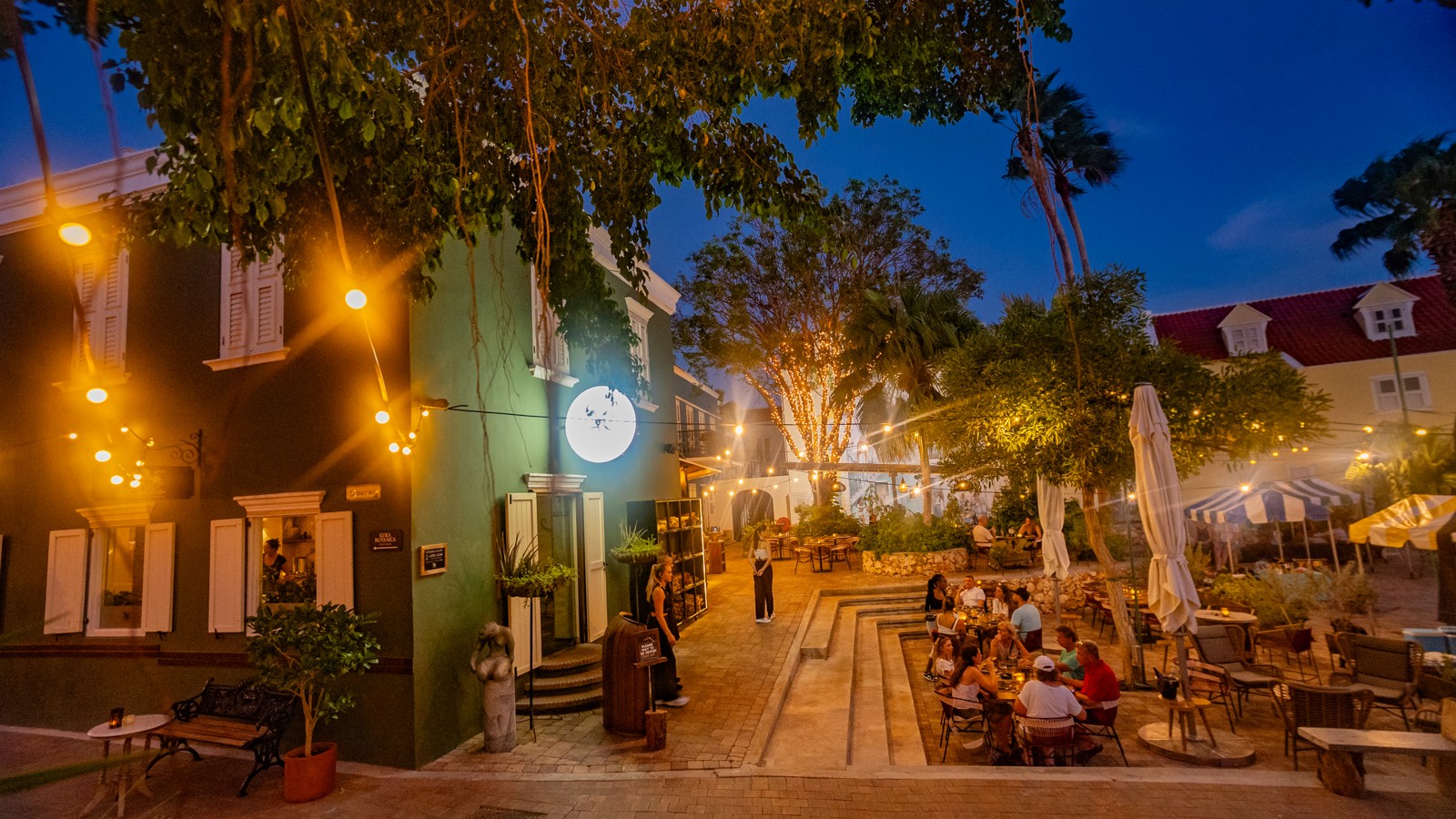 Relaxed Fine Dining - Image 1