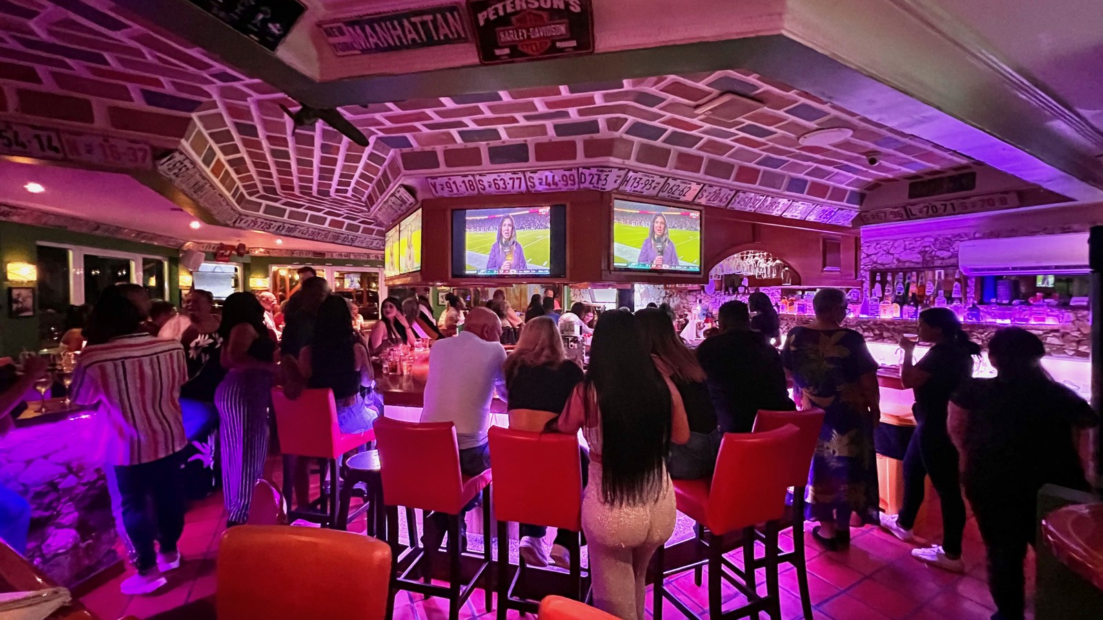 Captain's Sports Bar & Grill - Image 2