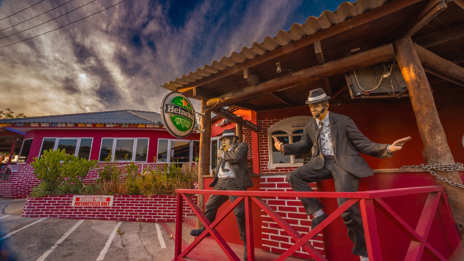 Captain's Sports Bar & Grill - Image 1