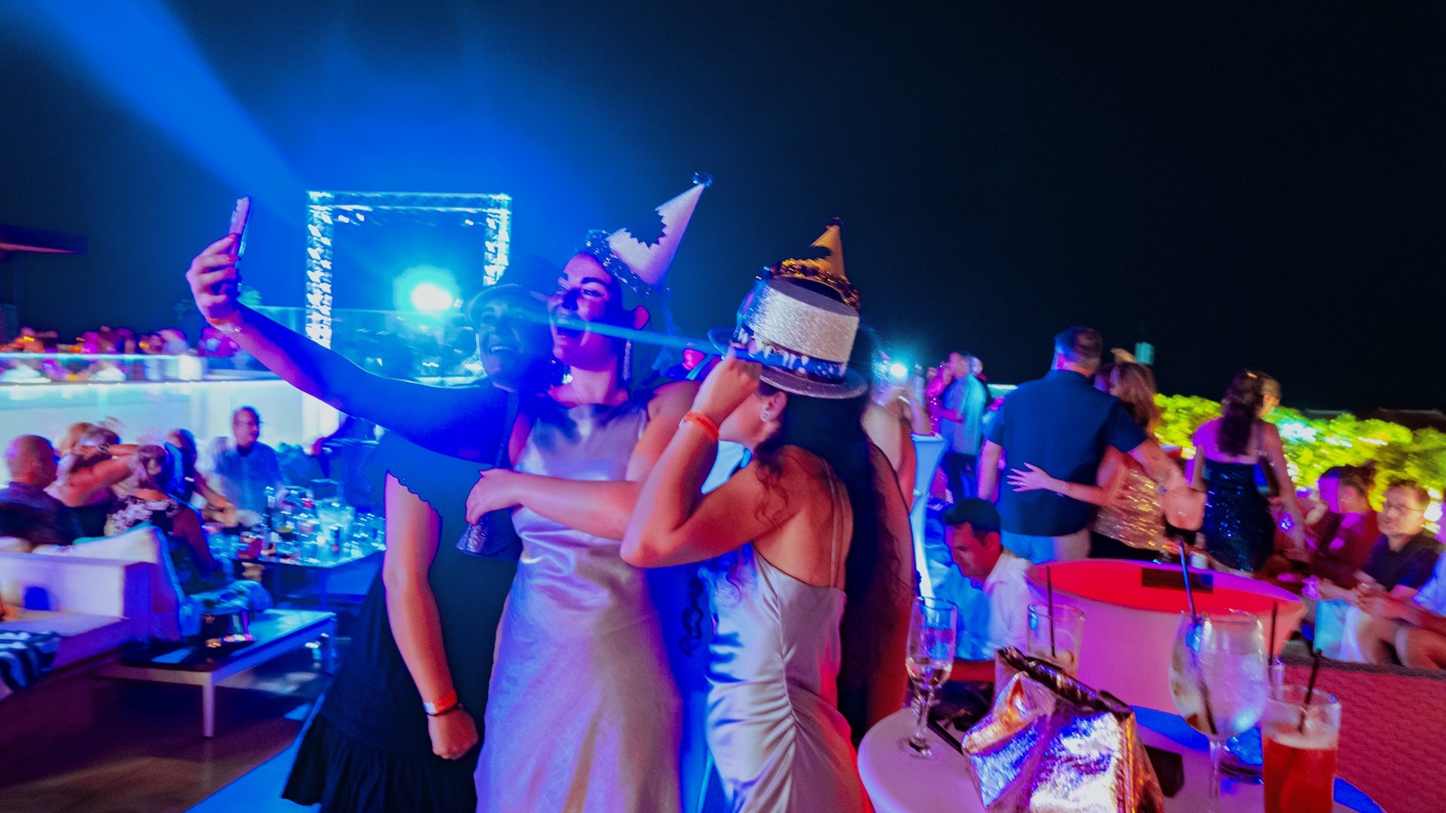 Cascada Rooftop Bar + Kitchen - Image 6