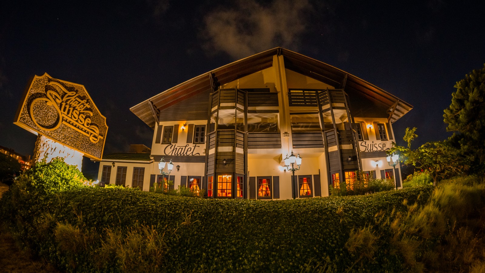 Chalet Suisse - Image 1