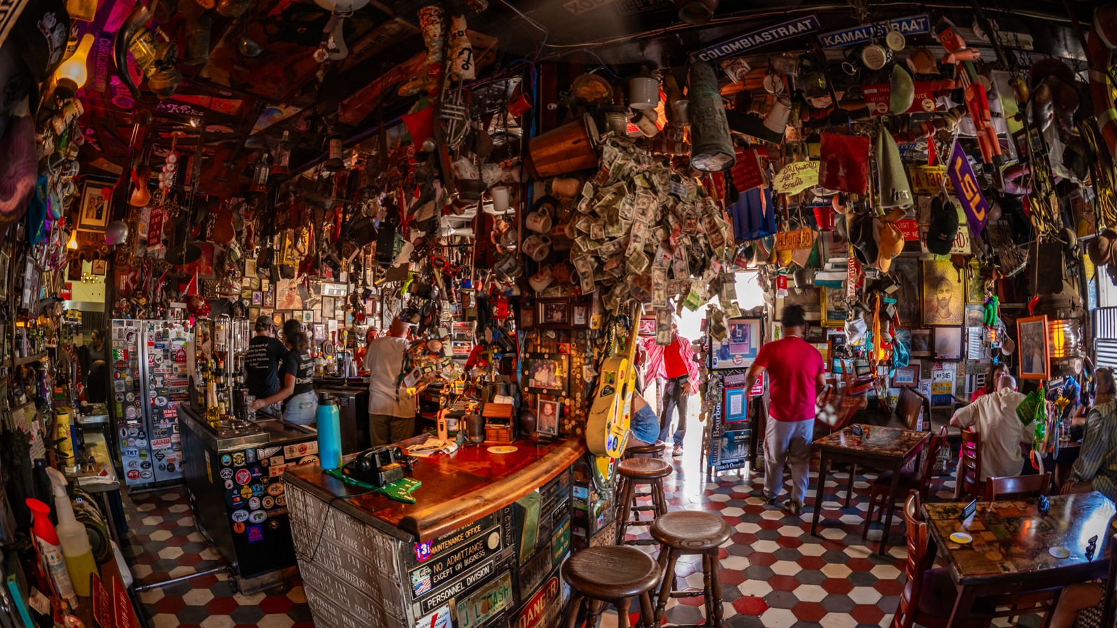 Charlie’s Bar & Restaurant - Image 4