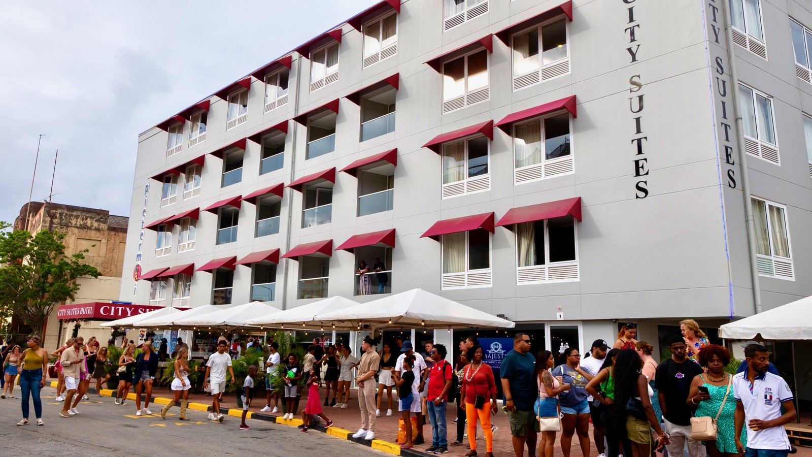 Majestic City Suites Hotel - Image 1