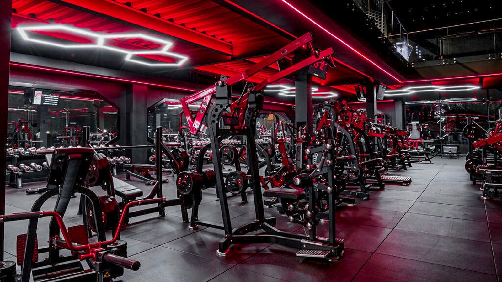 Cuts & Curves Fitness Center - Image 1