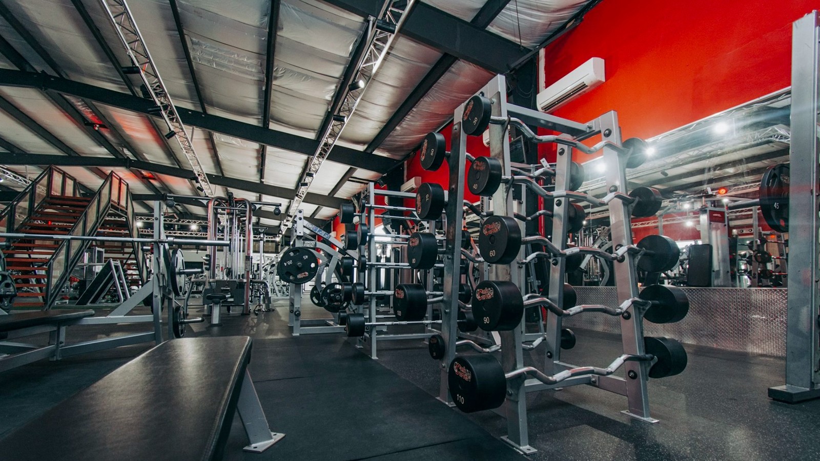 Cuts & Curves Fitness Center - Image 4