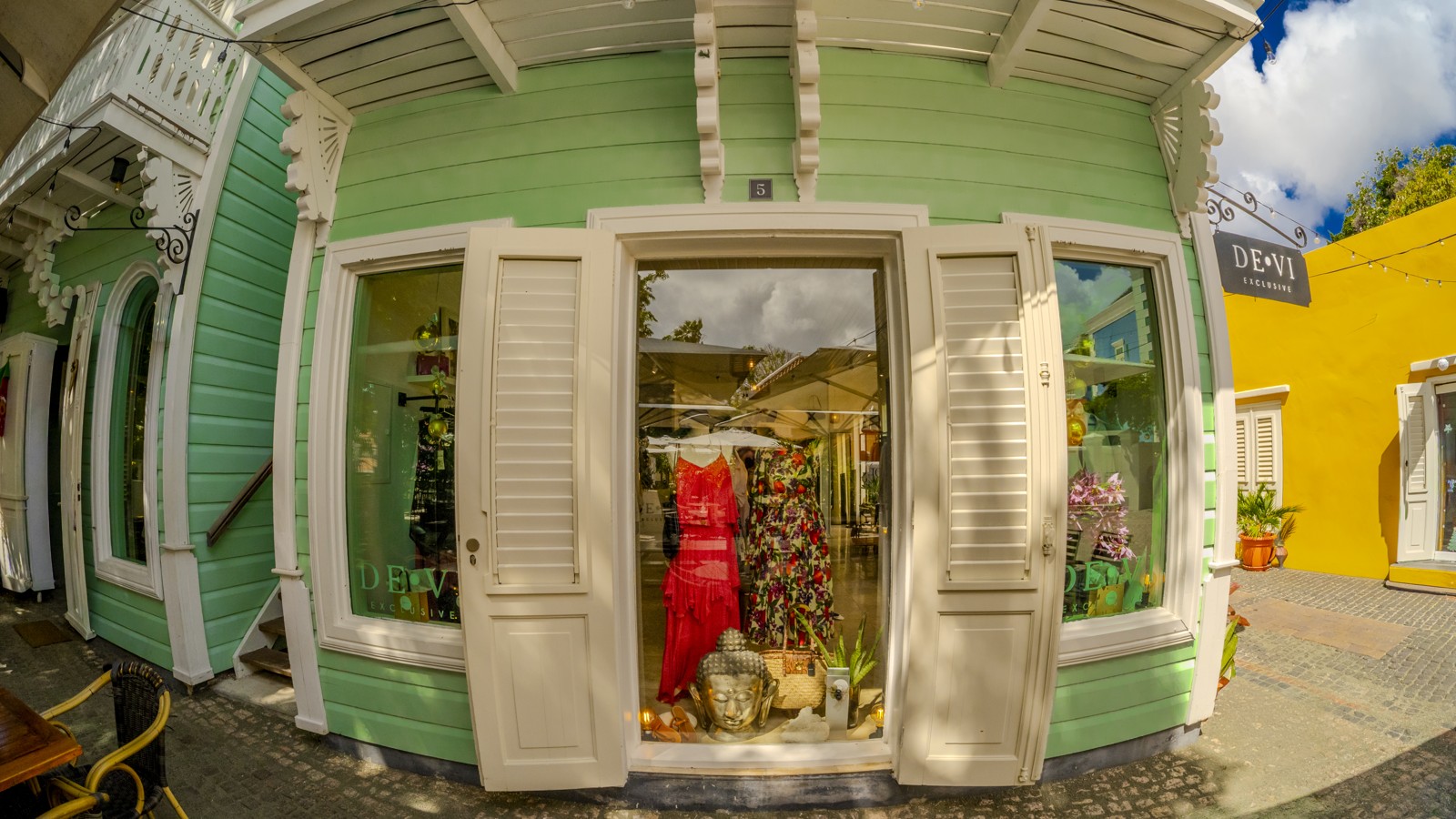 De.Vi Exclusives - Image 2