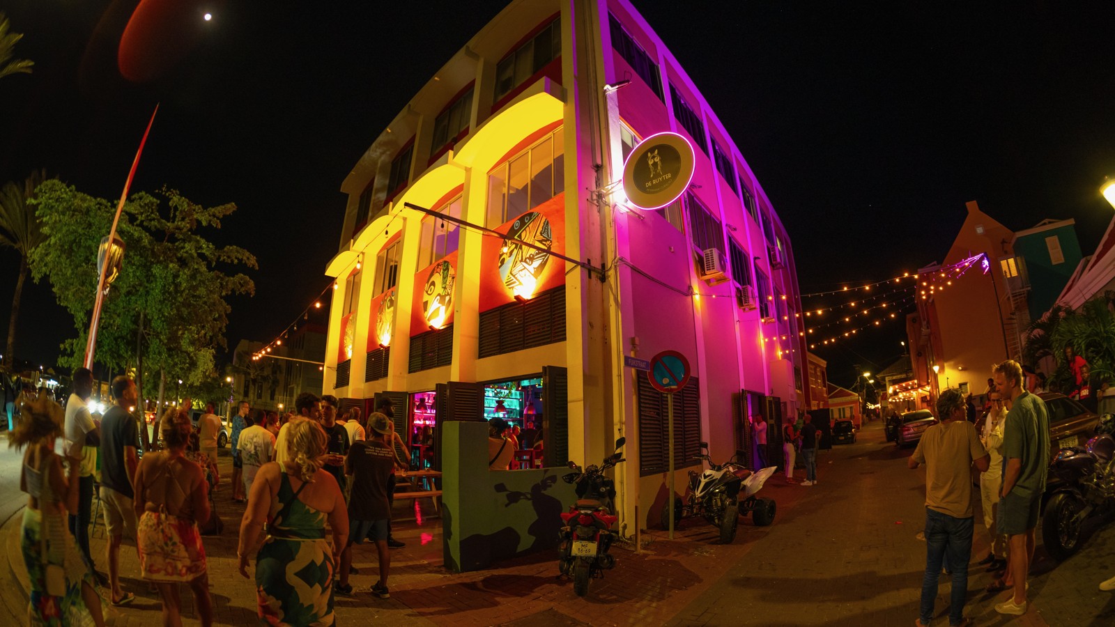 De Ruyter Bar Curacao - Image 2