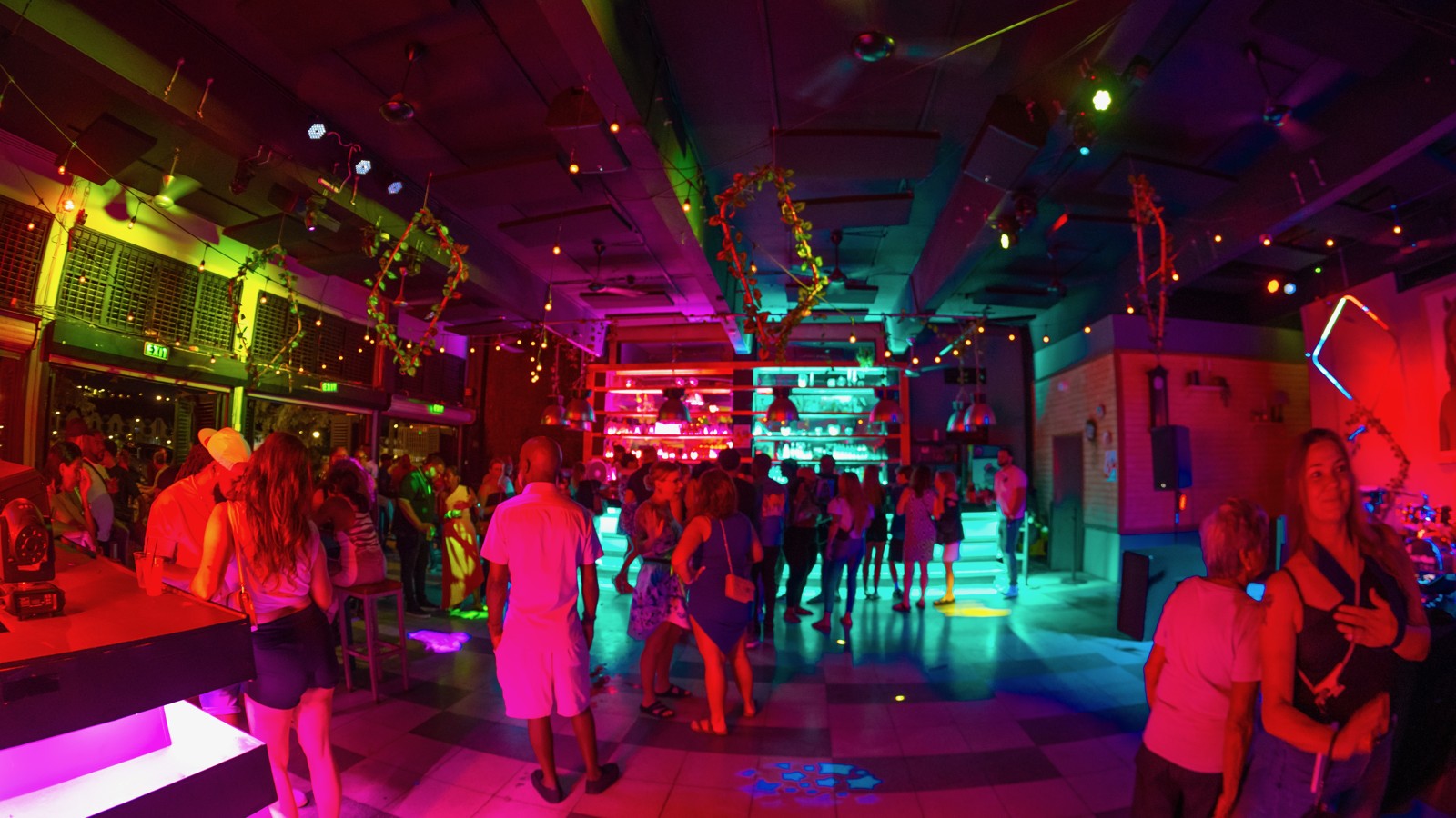 De Ruyter Bar Curacao - Image 3