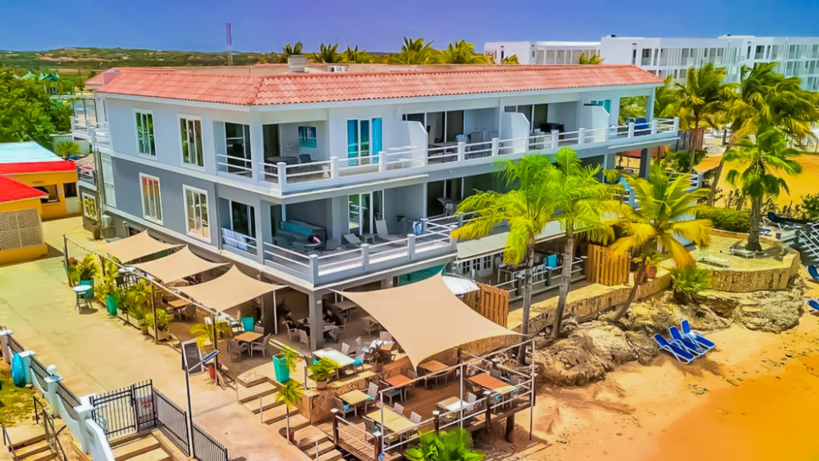 Den Laman Condominiums - Image 2