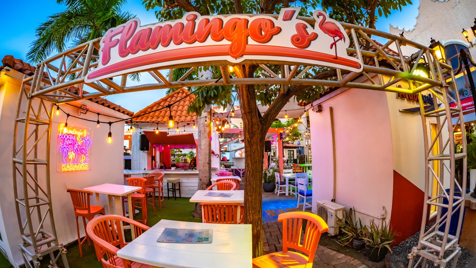 Flamingo's Cocktail Bar - Image 2