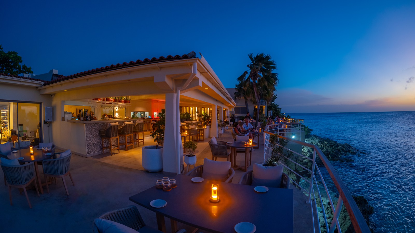 Flora Ocean Front Lounge - Image 3