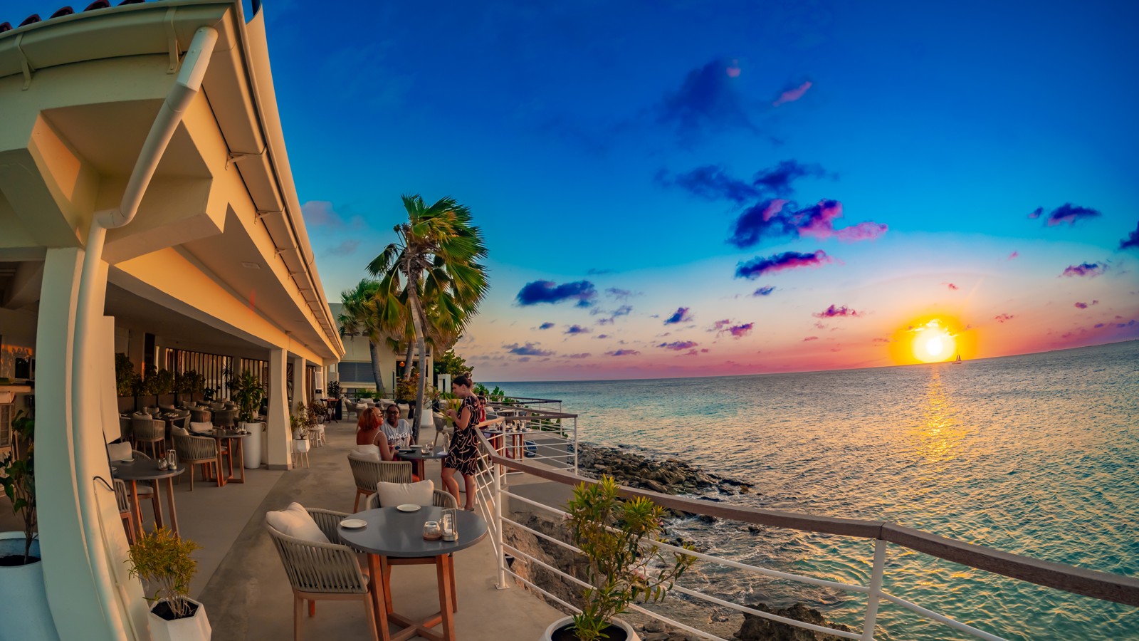 Flora Ocean Front Lounge - Image 1