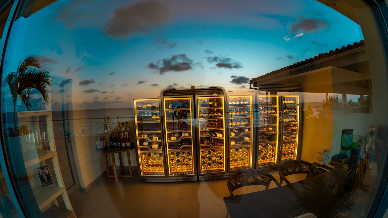 Flora Ocean Front Lounge - Image 6