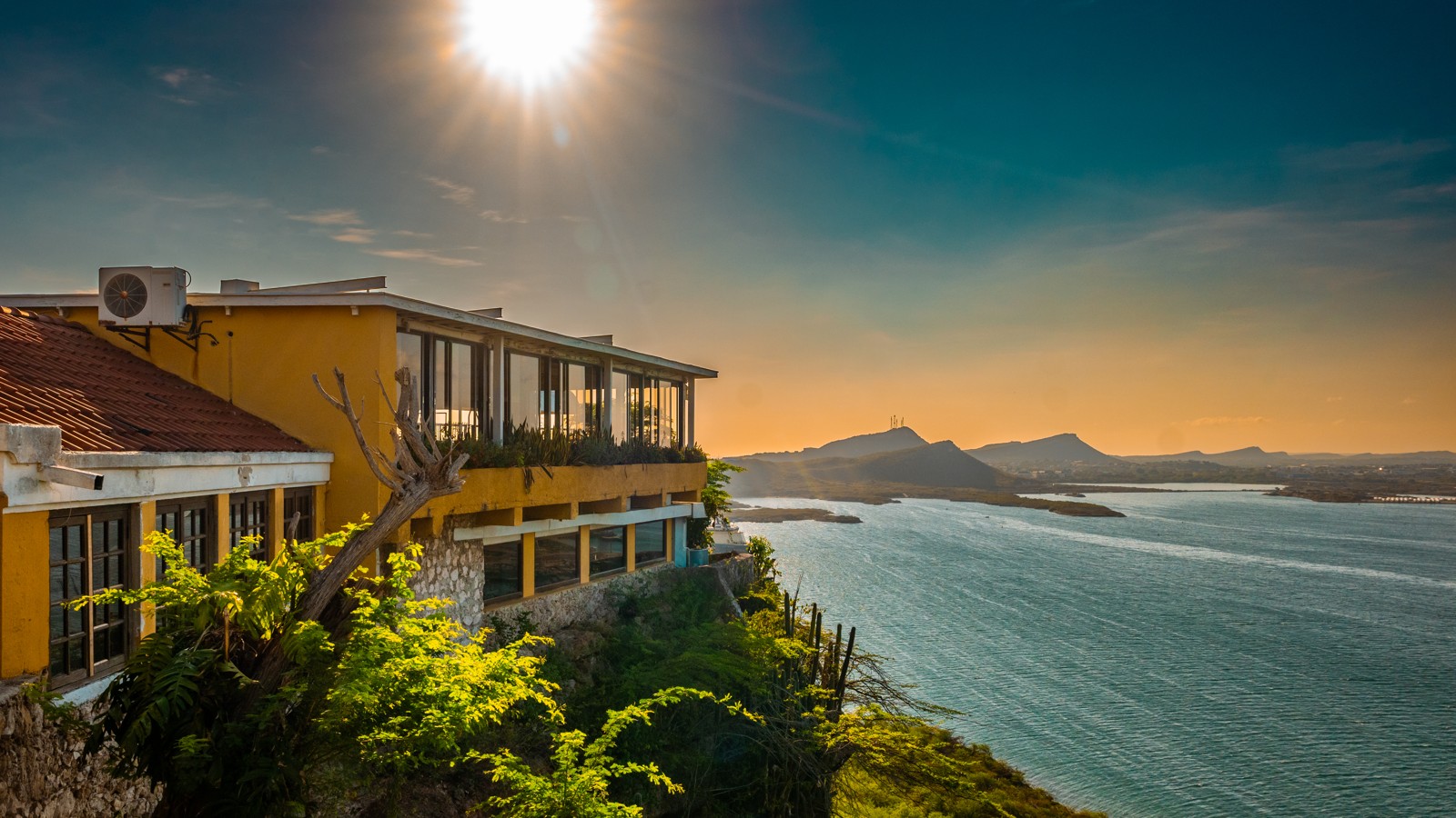 33. Restaurants and Bars - Image 3