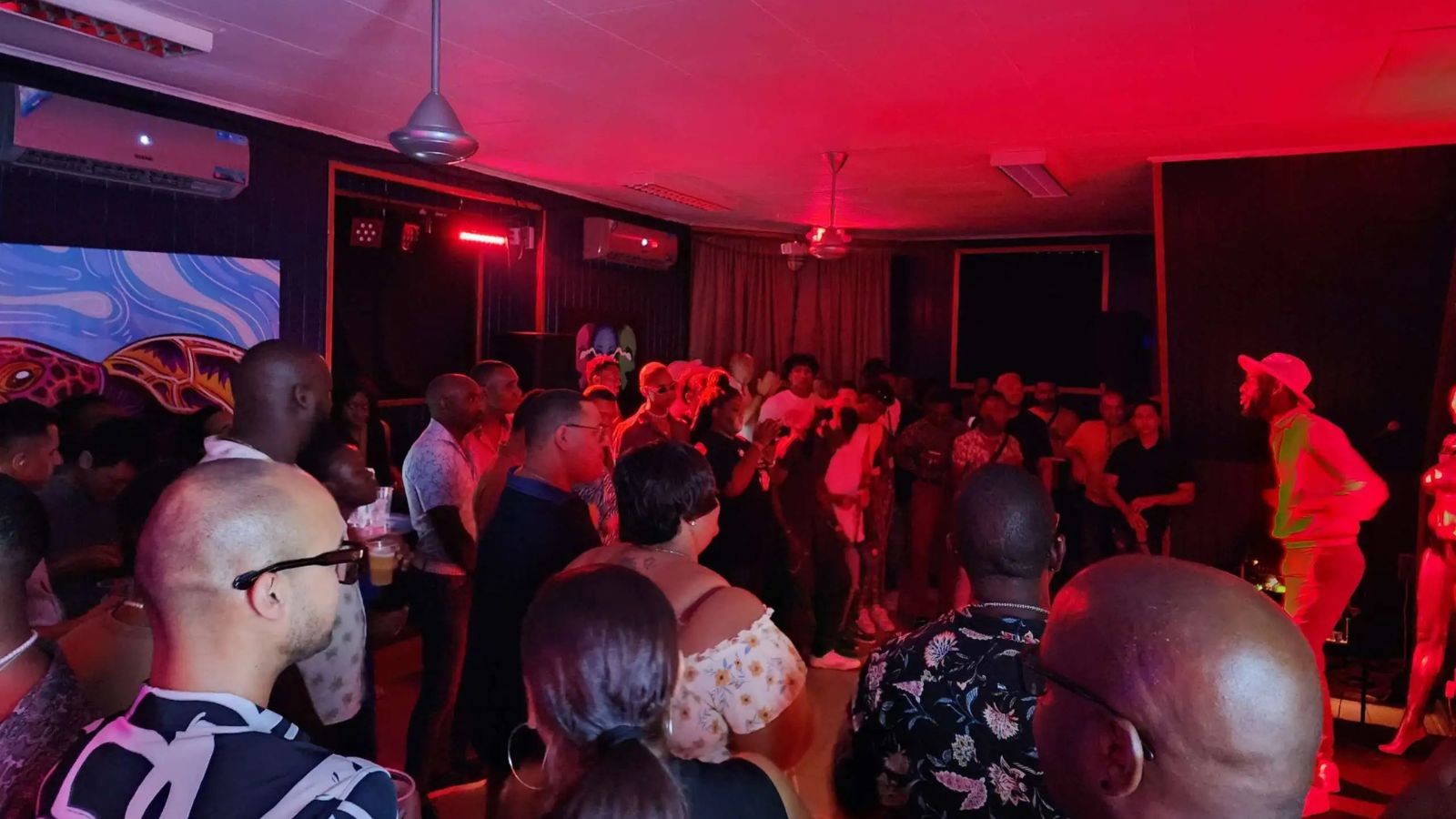 Gaze Bar & Lounge - Image 1