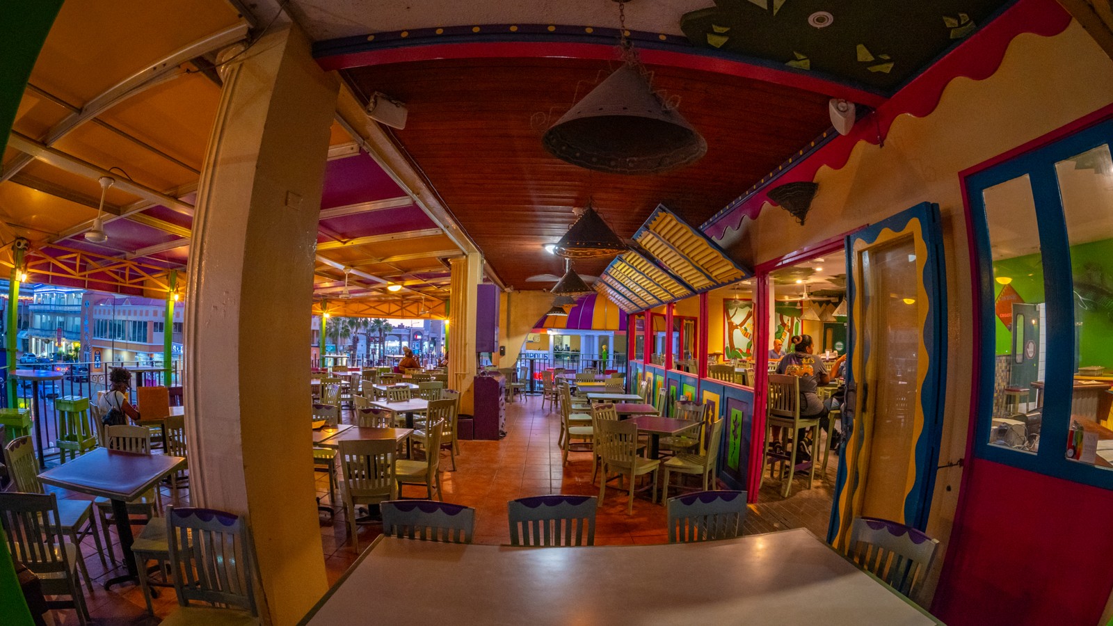 Iguana Joe’s Caribbean Bar & Grill - Image 4