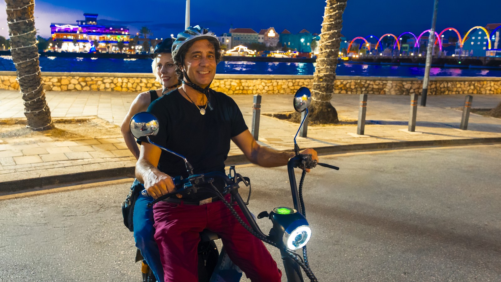 Iguana Ride [E-Scooter] Punda or Otrobanda Tour - Image 1