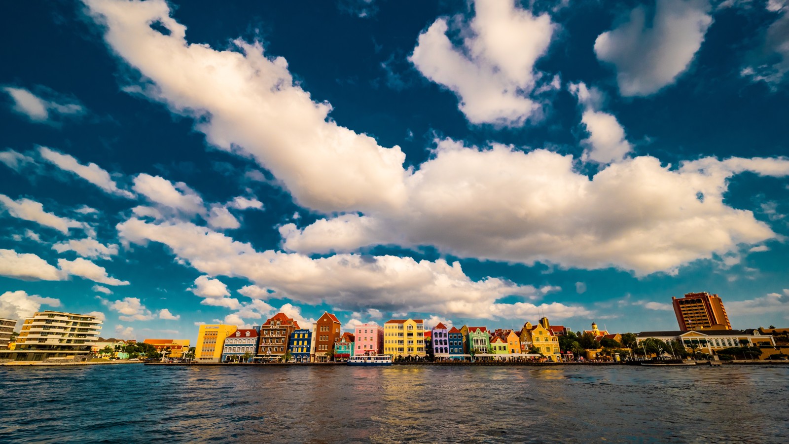 View of Punda from Otrobanda - Image 1