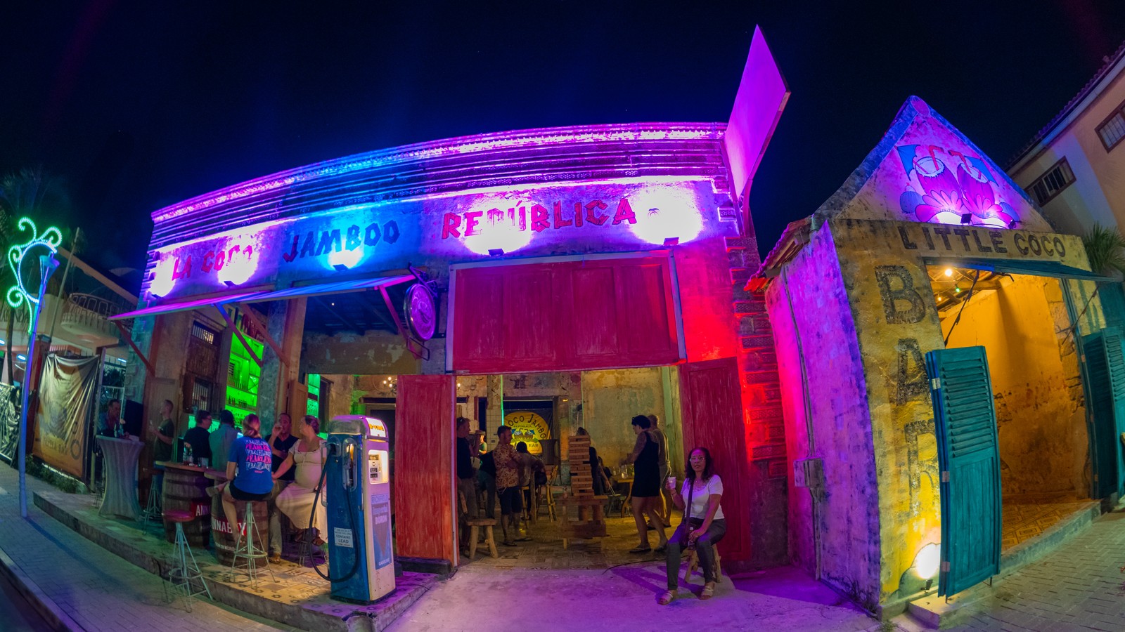 Chilling on Breedestraat - Image 1