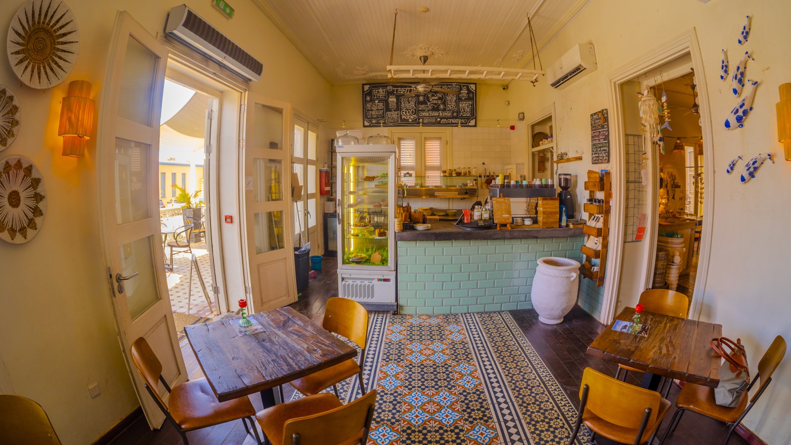 La Reina Coffee, Food & Lifestyle - Image 3