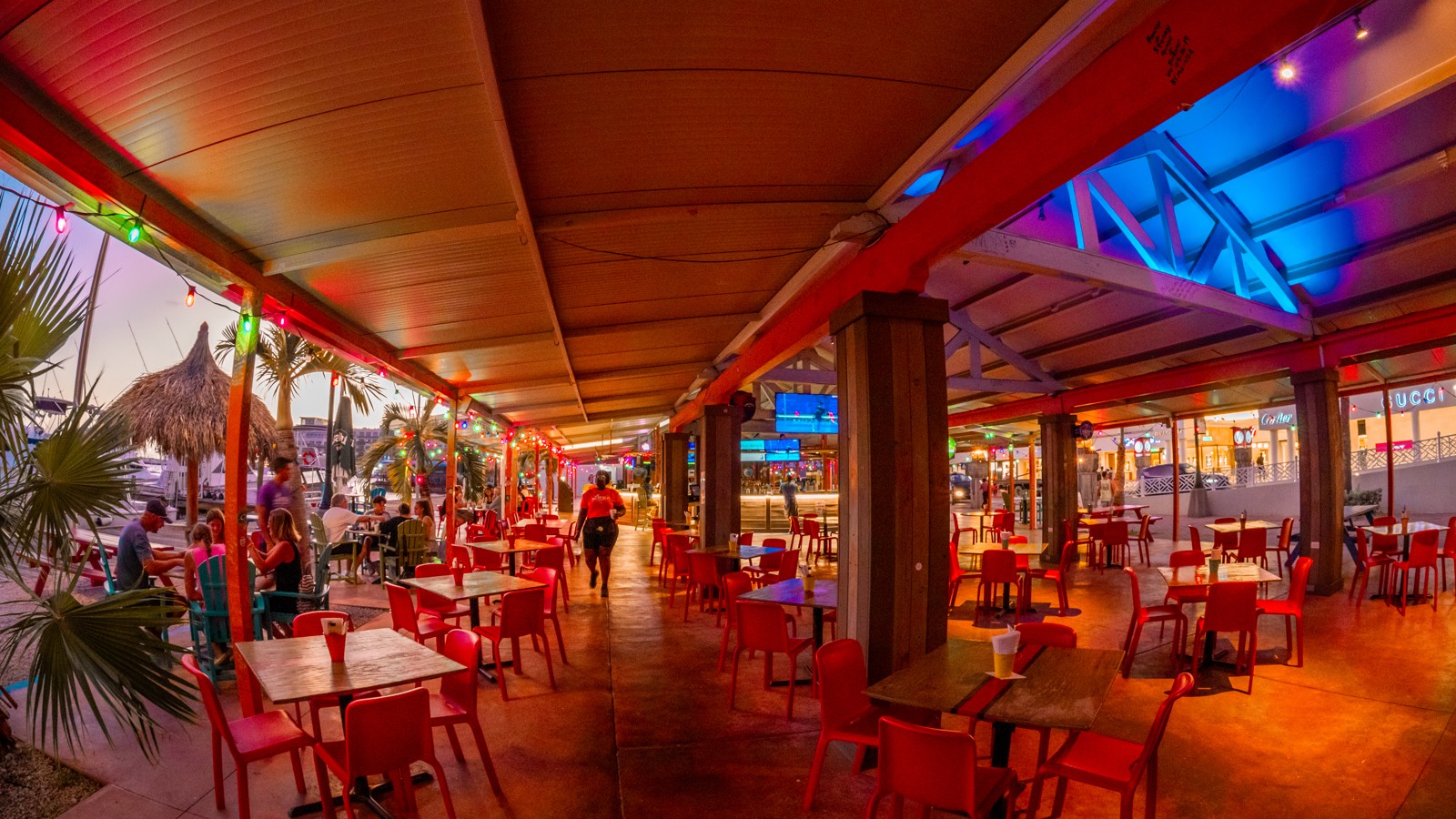 Lucy’s Retired Surfers Bar & Restaurant - Image 3