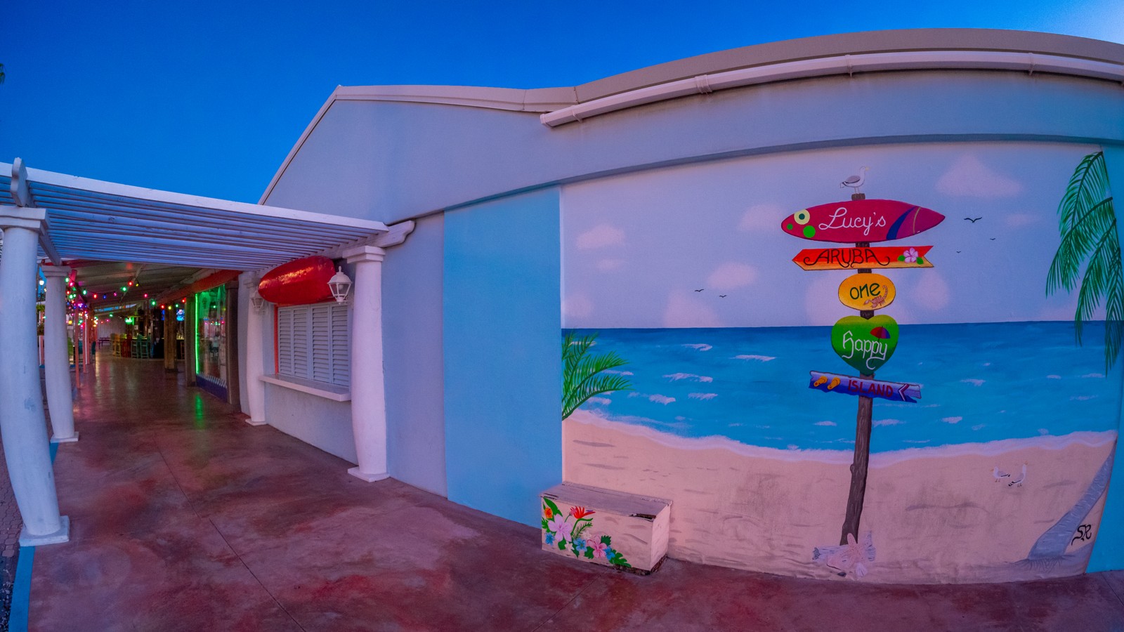 Lucy’s Retired Surfers Bar & Restaurant - Image 6