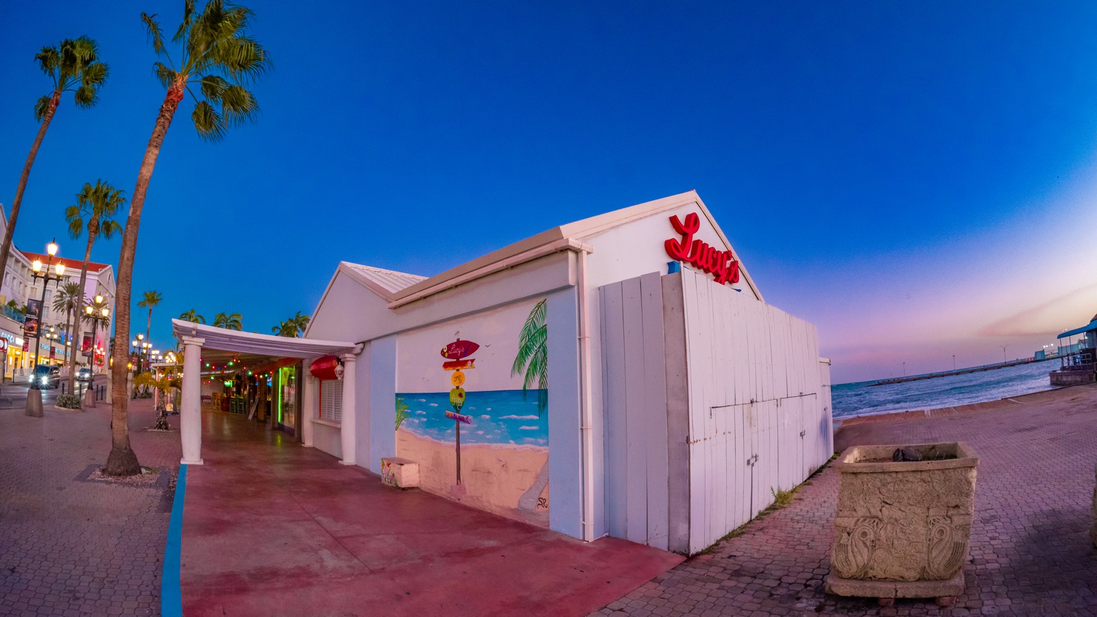 Lucy’s Retired Surfers Bar & Restaurant - Image 5