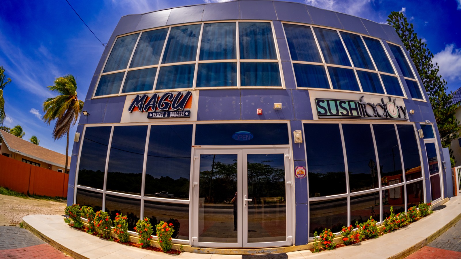 Magu Burgers & Sushi Factory - Image 1