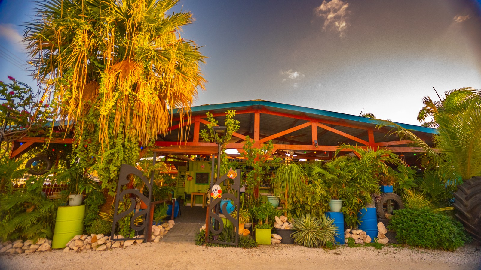 One Vibe Bar & Terrace - Image 1