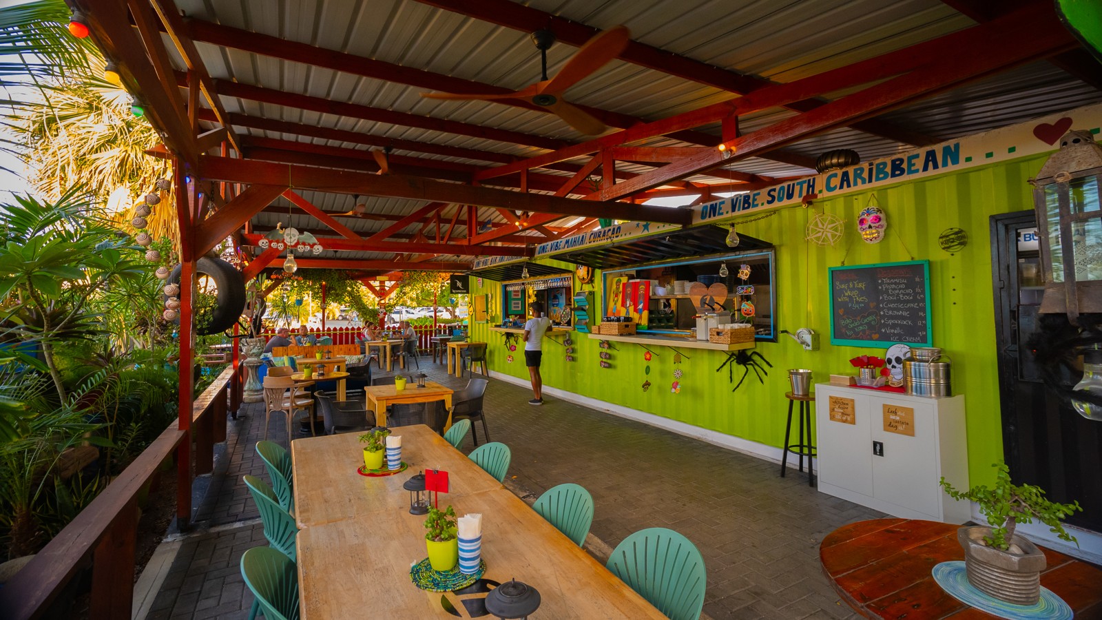 One Vibe Bar & Terrace - Image 3