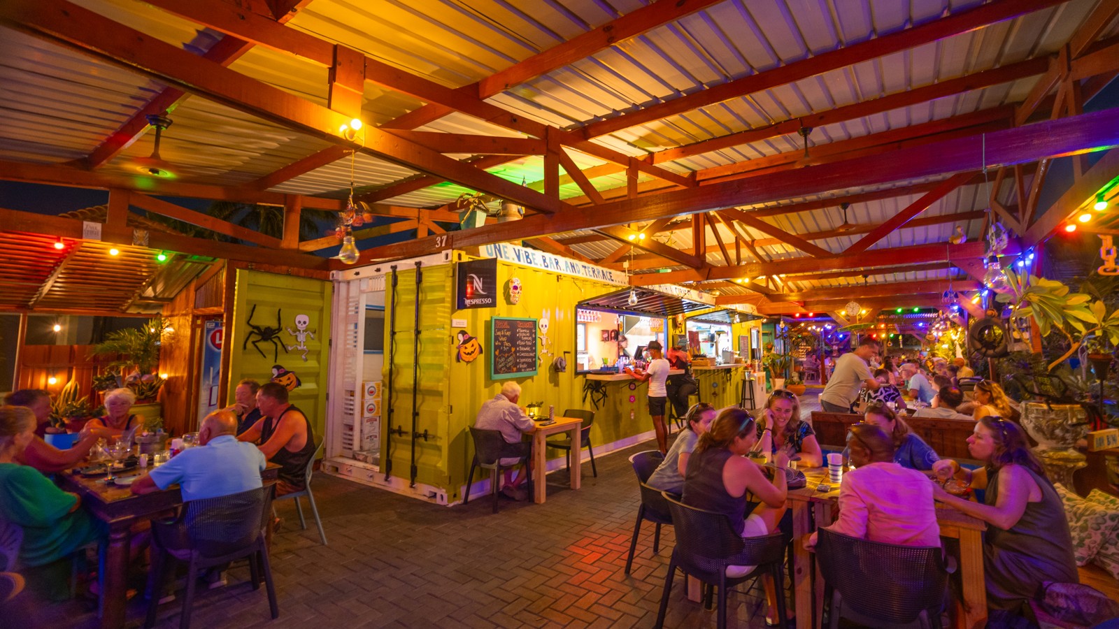 One Vibe Bar & Terrace - Image 2