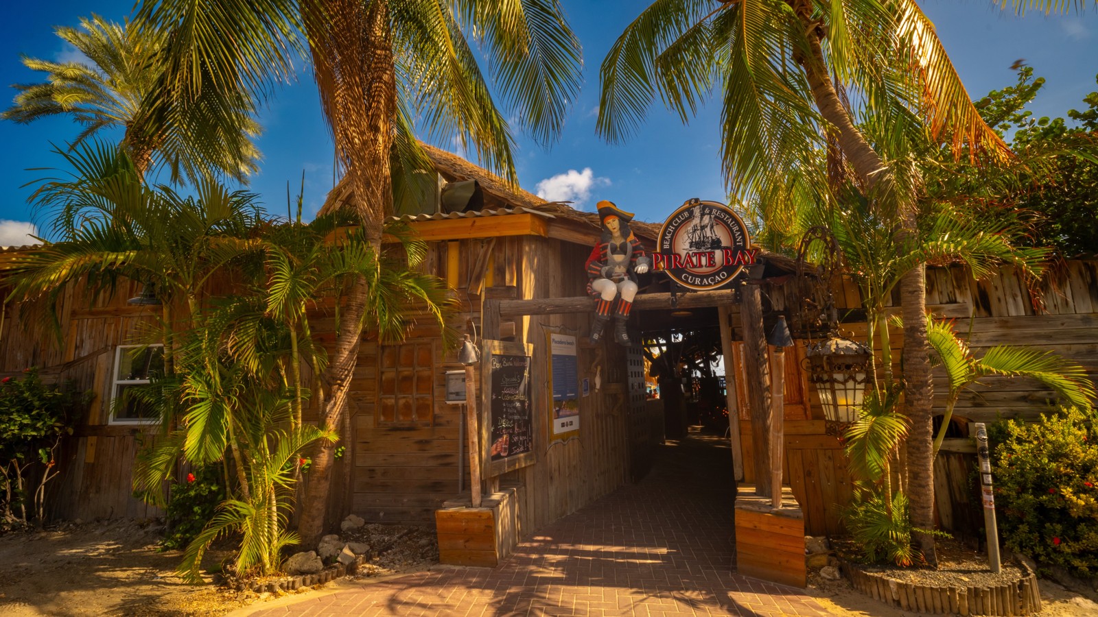 Pirate Bay Beach Club & Restaurant - Image 4