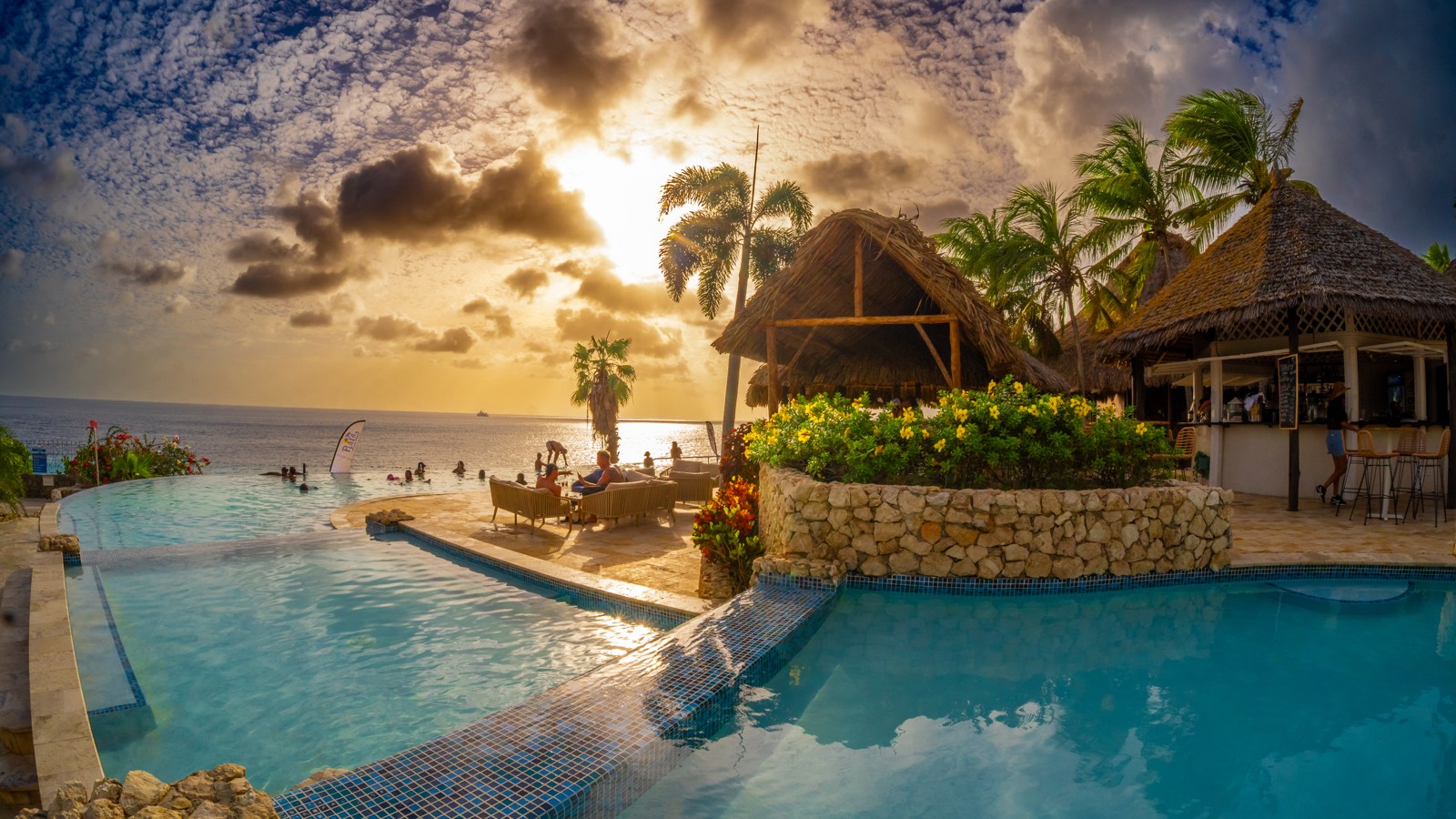 Playa Beach Club Curacao - Image 1