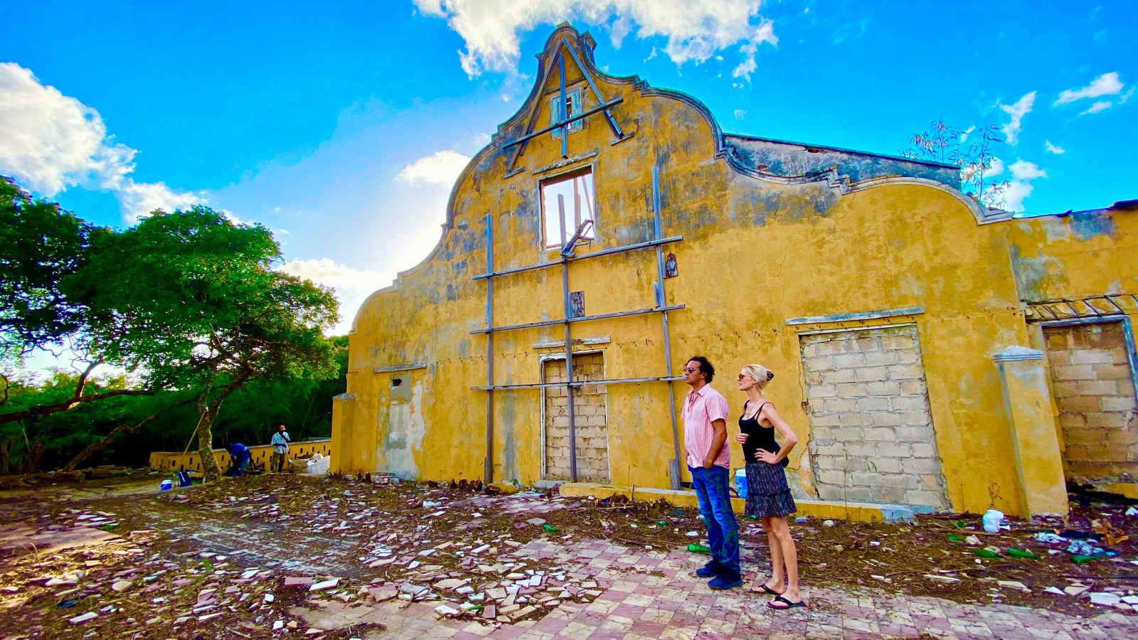 History & Architecture Tour - Image 1